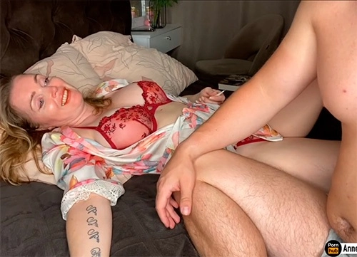 Мачеха уединилась с пасынком в соседней комнате, пока муж спит