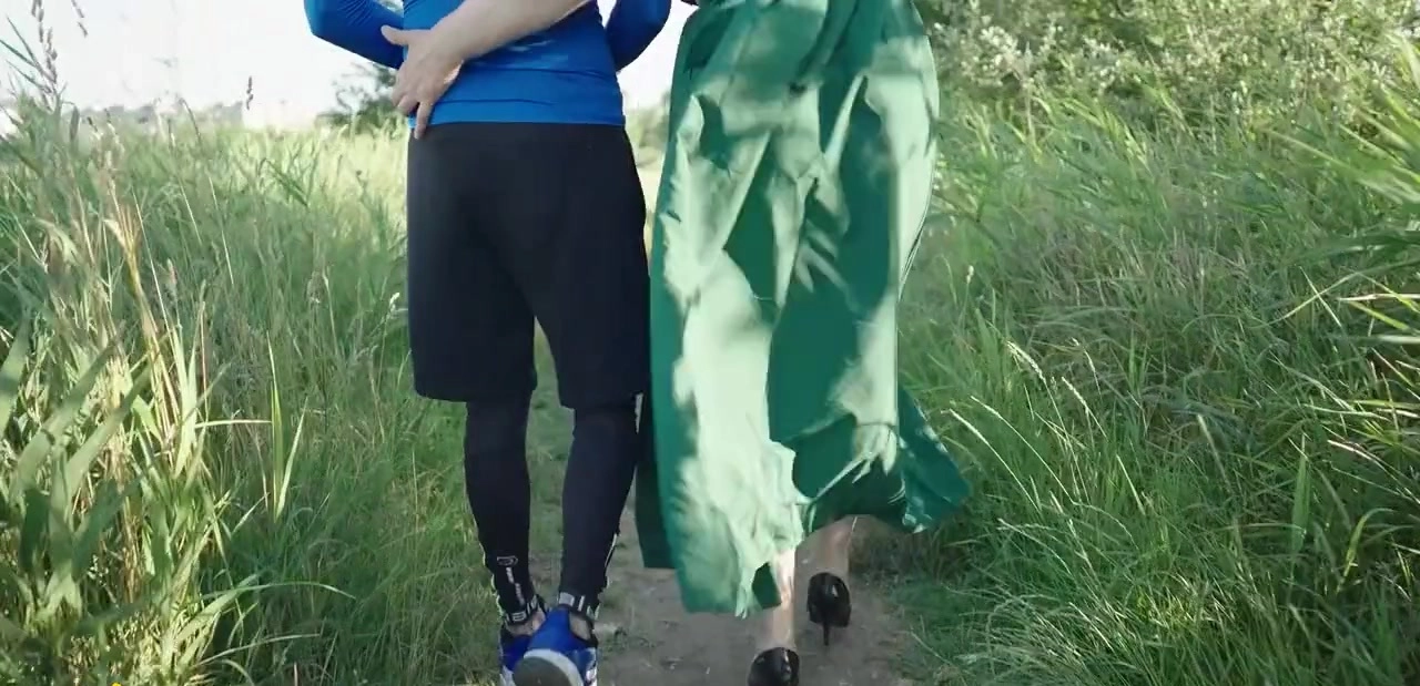 Не пробегай мимо, спортивный парень. Лучше пойдем ко мне домой