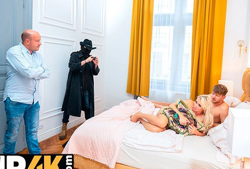 Детектив забил на своего заказчика, и стал лицезреть чужой секс