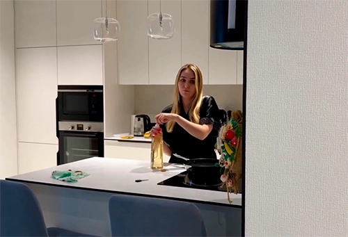 Почему мачеха сделала минет моему спящему другу, а не мне?