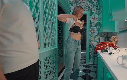 Я хотела работать горничной, а заставили трахаться с хозяином