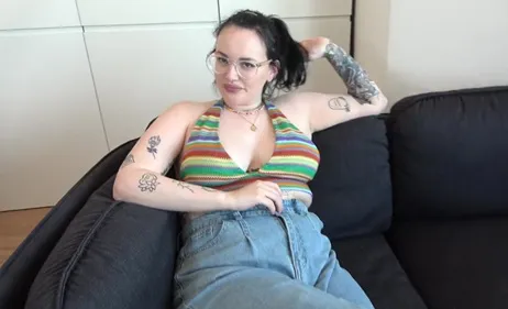 На порно кастинг пришла сексуальная татуированная пампушка и дала жару