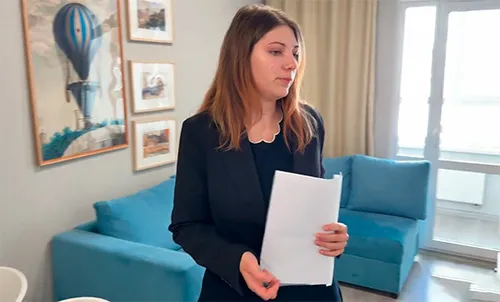 Я нашел подход к молодой риэлторше через свой член